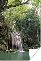 Poster Een hoge waterval in het Thaise Nationaal park Erawan - 80x120 cm