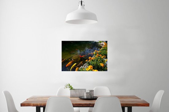 Poster Carpe Koi dans un étang avec des fleurs 90x60 cm - Tirage photo sur Poster (décoration murale salon / chambre) / Poster Animaux sauvages