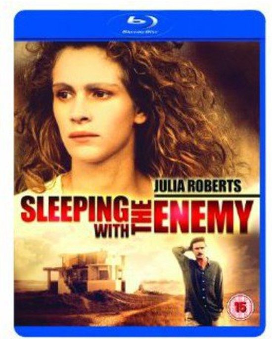 Blu-ray hoes van 'Sleeping With The Enemy' met Julia Roberts en Patrick Bergin. Inclusief filmtitel en leeftijdskeuring.
