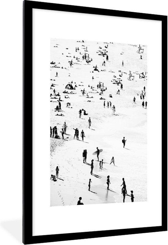 Inscriptie Vakantie Met De Vorm Van Zon En Binnenkomende Zeegolf Op Zand Het Strand Zomertijd Begrip Image195764470