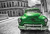 Fotobehang - Vlies Behang - Groene Retro Auto in Cuba - Vintage Kunst - 254 x 184 cm