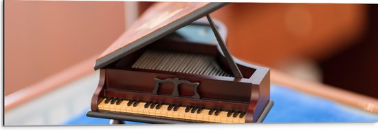 Dibond - Foto van een Mini Piano - 90x30 cm Foto op Aluminium (Wanddecoratie van metaal)