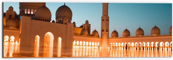 Dibond - Vooraanzicht van de Sjeik Zayed-moskee in Abu Dhabi - 60x20 cm Foto op Aluminium (Wanddecoratie van metaal)