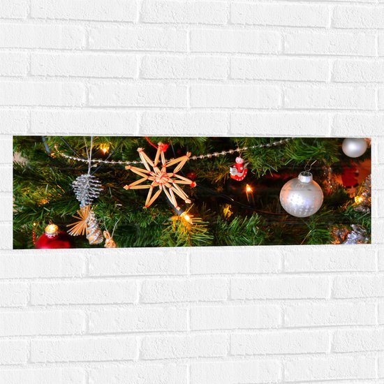 Muursticker - Verschillende Ornamenten en Kerstballen in Kerstboom - 90x30 cm Foto op Muursticker