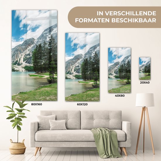 ® Glasschilderij 60x120 cm - Schilderij acrylglas - Dennenbomen bij het meer Lago di Braies in Italië - Foto op glas - Muurdecoratie woonkamer - Wanddecoratie slaapkamer - Schilderijen