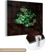MuchoWow® Glasschilderij 40x30 cm - Schilderij acrylglas - Groene edelsteen in rots - Foto op glas - Schilderijen