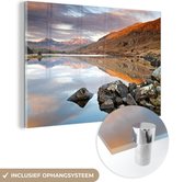 MuchoWow® Glasschilderij 60x40 cm - Schilderij acrylglas - Kleurrijke bergen door de zon in Snowdonia - Foto op glas - Schilderijen