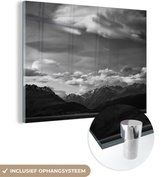 MuchoWow® Glasschilderij 160x120 cm - Schilderij acrylglas - Zwart-wit foto van het Nationaal park Aoraki/Mount Cook in Oceanië - Foto op glas - Schilderijen