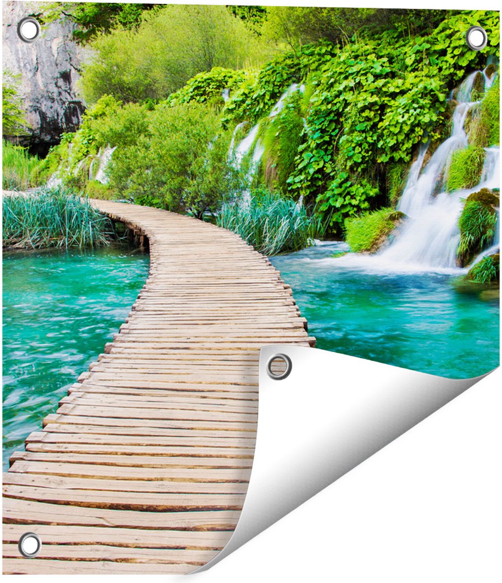 Gards Tuinposter Houten Pad op het Water bij de Watervallen - 40x40 cm - Tuindoek - Tuindecoratie - Wanddecoratie buiten - Tuinschilderij Multikleur