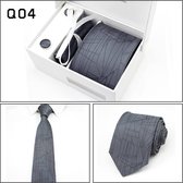 Elegante Stropdas Set in Geschenkdoos - inclusief Manchetknopen, Pochet en Dasspeld - Q04 - Licht Grijs