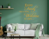 Stickerheld - Muursticker "Every family has a story... Welcome to ours..." Quote - Woonkamer - inspirerend - Engelse Teksten - Mat Middenoranje - 55x69.1cm