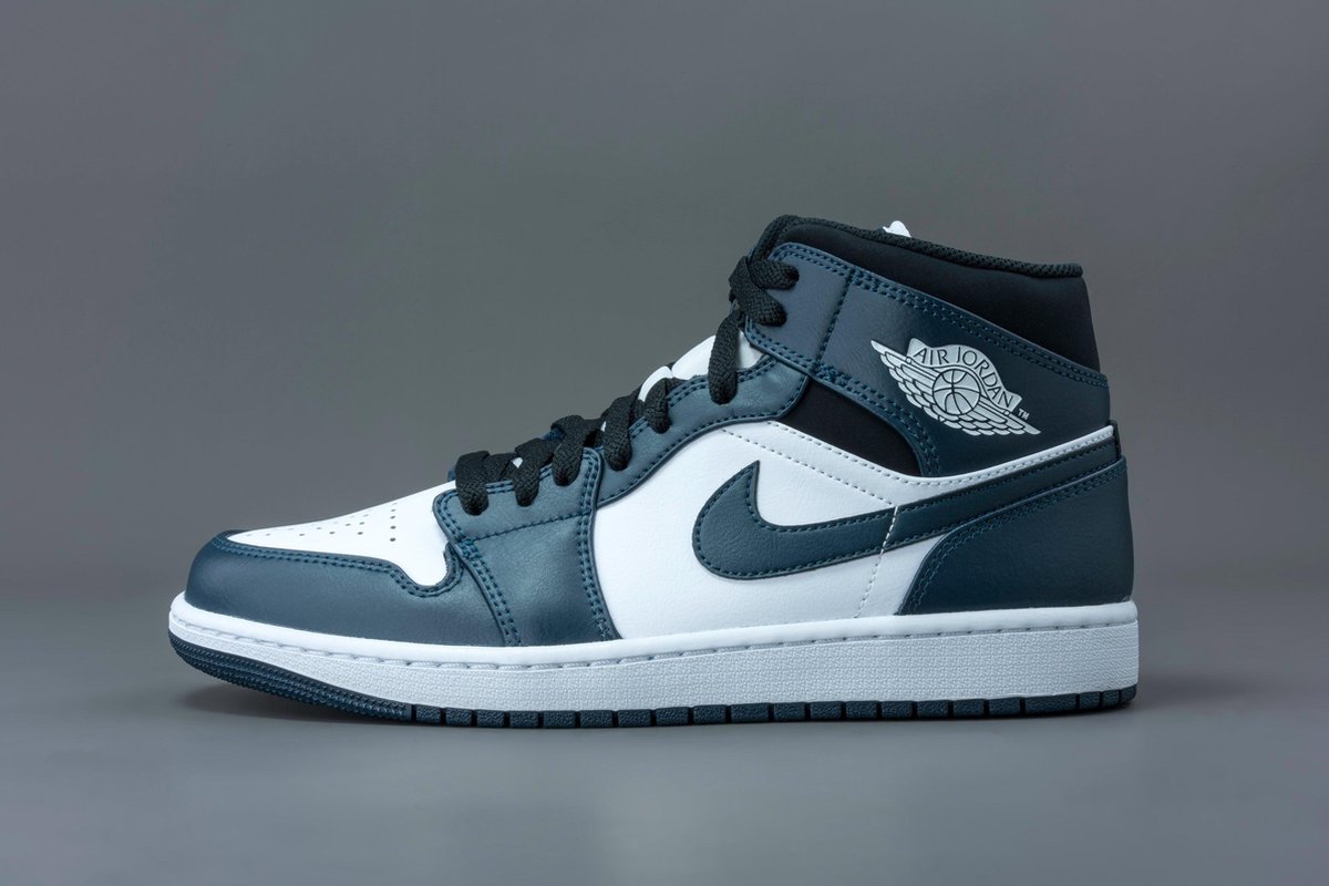 Nike Air Jordan 1 Mid, Armory Navy/White-Black, 554724 411, EUR 41 | bol.com