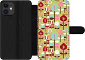 Bookcase Geschikt voor iPhone 11 telefoonhoesje - Patronen - Bloemen - Kleuren - Met vakjes - Wallet case met magneetsluiting