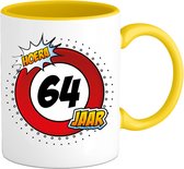 64 Jaar Verkeersbord Mok met tekst | Grappig Verjaardag Beker Cadeau | Bedrukte Koffie en Thee Mokken | Zwart | 330 ML