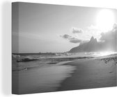 Canvas Schilderij Het strand Ipanema in het Braziliaanse Rio de Janeiro - zwart wit - 120x80 cm - Wanddecoratie