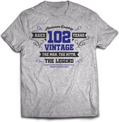 102 Jaar Legend - Feest kado T-Shirt Heren / Dames - Antraciet Grijs / Donker Blauw - Perfect Verjaardag Cadeau Shirt - grappige Spreuken, Zinnen en Teksten. Maat XL