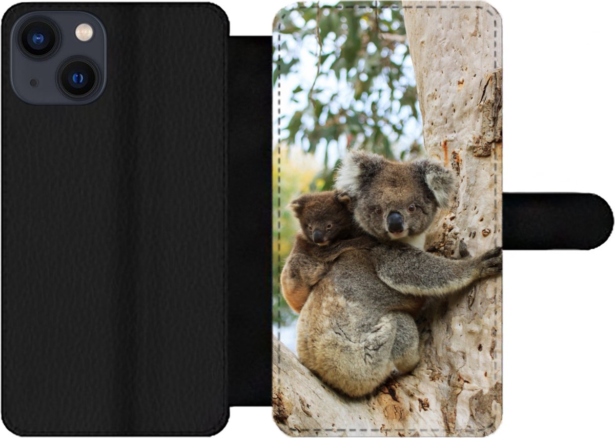 Telefoonhoesje Geschikt voor iPhone 13 telefoonhoesje - Koala's - Kind - Boom - Kinderen - Jongens - Meiden - Met vakjes - Wallet case met magneetsluiting