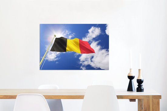 Le drapeau de la België vole dans les airs Aluminium 90x60 cm - Tirage photo sur Aluminium (décoration murale métal)