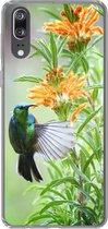 Geschikt voor Huawei P20 hoesje - Close-up van een kleurrijke vogel naast planten met oranje bloemen - Siliconen Telefoonhoesje