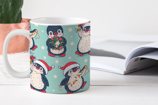 Mug - Mug à café - Pingouin - Guirlande lumineuse - Couronne de Noël - Motifs - Mugs - 350 ML - Gobelet - Mugs à café - Mug à thé - Décoration Sinterklaas - Distribution de cadeaux pour enfants - Cadeaux chaussures Sinterklaas