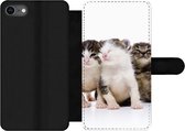 Bookcase Geschikt voor iPhone SE 2020 telefoonhoesje - Kat - Huisdieren - Vacht - Portret - Met vakjes - Wallet case met magneetsluiting