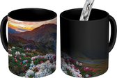 Magische Mok - Foto op Warmte Mok - Bergen - Schemer - Bloemen - 350 ML - Uitdeelcadeautjes