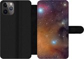 Bookcase Geschikt voor iPhone 11 Pro Max telefoonhoesje - Universum - Sterren - Kleuren - Jongens - Meisjes - Kinderen - Met vakjes - Wallet case met magneetsluiting