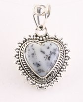 Pendentif en argent en forme de cœur décoré avec opale dendrite