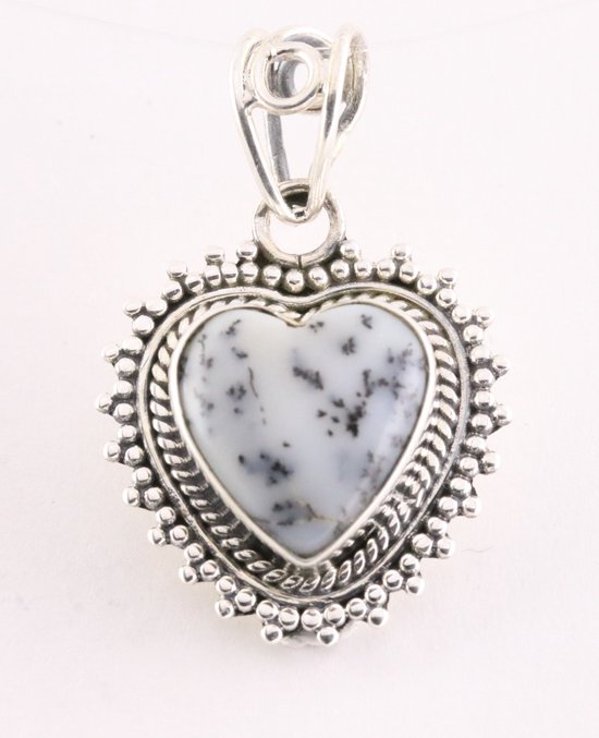 Bewerkte hartvormige zilveren hanger met dendriet opaal