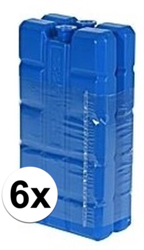 Set van 6 blauwe koelpacks, gestapeld. Zichtbare schaalverdeling op de zijkant.