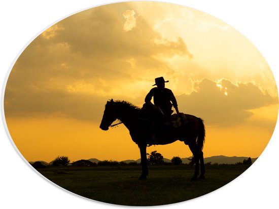 PVC Schuimplaat Ovaal - Silhouet van Cowboy op zijn Paard tijdens Mooie Zomerse Zonsondergang - 40x30 cm Foto op Ovaal (Met Ophangsysteem)