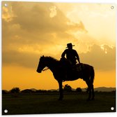 Tuinposter – Silhouet van Cowboy op zijn Paard tijdens Mooie Zomerse Zonsondergang - 80x80 cm Foto op Tuinposter (wanddecoratie voor buiten en binnen)