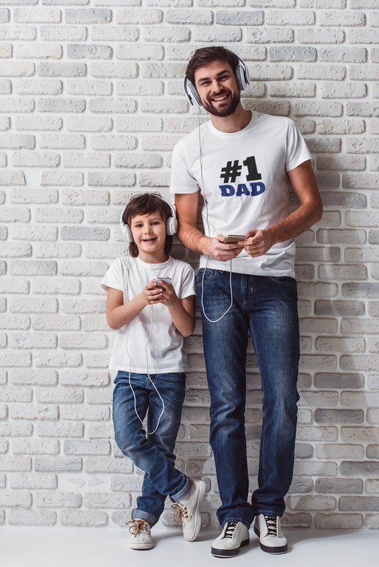 Shirt - #1 Dad - Wurban Wear | Grappig shirt | Vaderdag | Unisex tshirt | Voetbal | Verjaardagscadeau | Wit