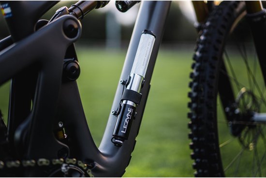 Lezyne Grip Drive HV - Hoog volume fietshandpomp - ABS Flex Hose - Presta- en schrader ventielen - tot 6.2 bar - Aluminium - Maat M - Zwart van Lezyne — afbeelding 3