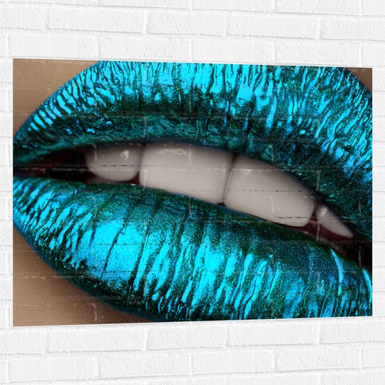 Muursticker - Close-up van Metallic Blauwe Lippen - 100x75 cm Foto op Muursticker