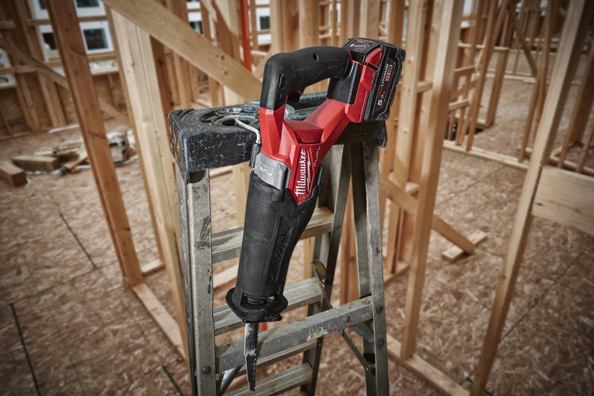 Scie sabre + disqueuse Milwaukee M18 chargeur rapide