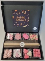 Geboorte Box - Roze met originele geboortekaart 'Hartelijk gefeliciteerd' met persoonlijke (video)boodschap | 8 soorten heerlijke geboorte snoepjes en een liefdevol geboortekado