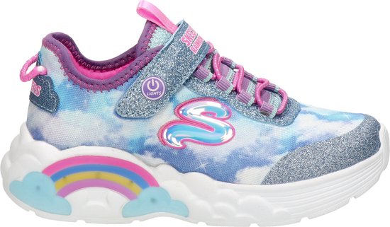 Blauwe Skechers sneaker met regenboog, wolkenprint en glitter. Paarse voering en roze veters.