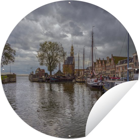 Tuincirkel Een grijze lucht hangt boven de haven van Hoorn - 60x60 cm - Ronde Tuinposter - Buiten