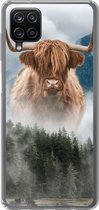 Geschikt voor Samsung Galaxy A12 hoesje - Schotse hooglander - Koeien - Mist - Siliconen Telefoonhoesje