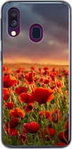 Geschikt voor Samsung Galaxy A40 hoesje - Zonsondergang bij een veld vol Klaprozen - Siliconen Telefoonhoesje