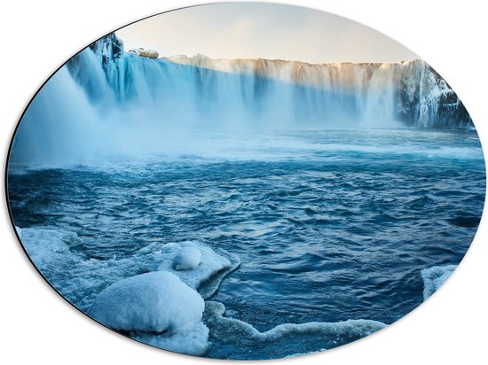 WallClassics - Dibond Ovaal - Goðafoss Watervallen in IJsland - 56x42 cm Foto op Ovaal (Met Ophangsysteem)