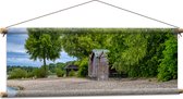 WallClassics - Textielposter - Bruine Hutjes aan de Rand van het Bos - 90x30 cm Foto op Textiel