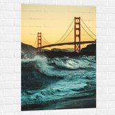 WallClassics - Muursticker - Wilde Zee bij Golden Gate Bridge in San Francisco - 70x105 cm Foto op Muursticker
