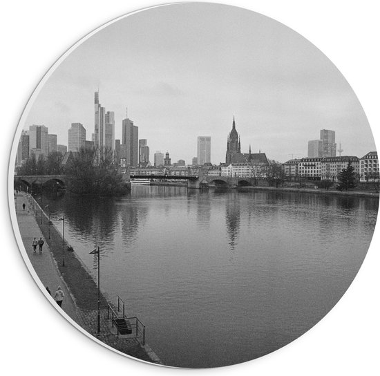 PVC Schuimplaat Muurcirkel - Uitzicht over Grauwe Stad (Zwart/ Wit) - 20x20 cm Foto op Muurcirkel (met ophangsysteem)