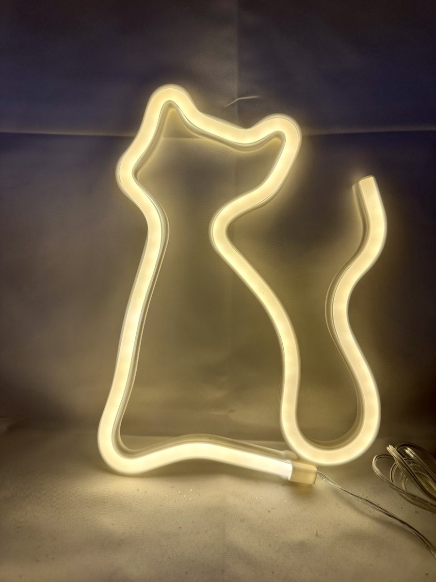 LED Kat met neonlicht - geel neon licht - Op batterijen en USB - hoogte 17 x 1.5 x 23.5 cm - Wandlamp - Sfeerlamp - Decoratieve verlichting - Woonaccessoires