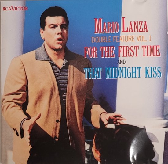 Mario Lanza, zanger, op de hoes van 'Double Feature Vol. 1', met zijn naam en de titels 'For The First Time' en 'That Midnight Kiss'.