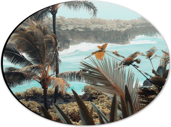 WallClassics - Dibond Ovaal - Hoge Palmbomen met Planten aan de Rand van het Water - 28x21 cm Foto op Ovaal (Met Ophangsysteem)