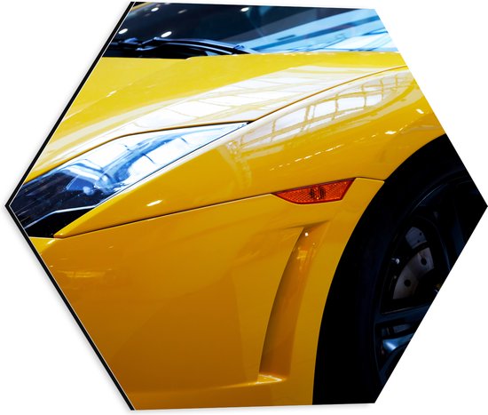 Dibond Hexagon - Snelle Sportauto in het Geel - 40x34.8 cm Foto op Hexagon (Met Ophangsysteem)
