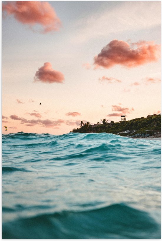 WallClassics - Poster Glanzend – wolkjes boven Zee op Vakantiebestemming - 40x60 cm Foto op Posterpapier met Glanzende Afwerking